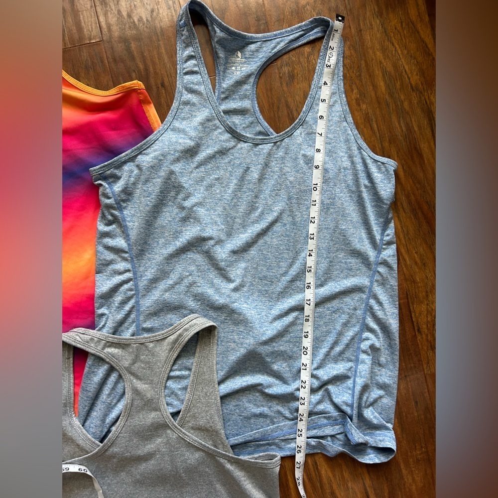 Lot of Three 💪🏾 Multicolored Razorback Exercise Tanks Women’s Size 1X XXL - Picture 6 of 9